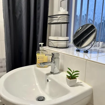 The Apartment By St Andrew Stadium, Breakfast & Free Parking Birmingham Exterior photo