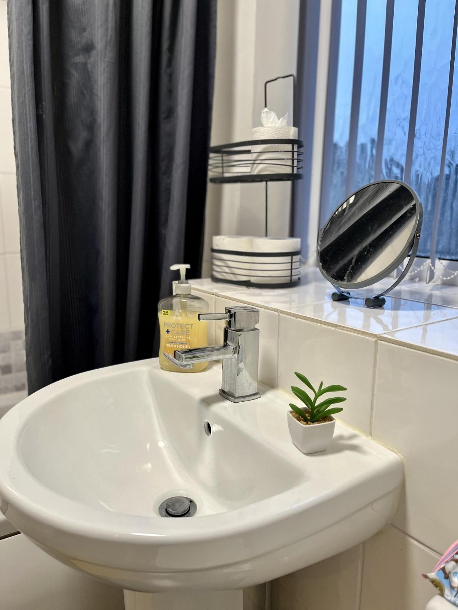 Apartment The By St Andrew Stadium, Breakfast & Free Parking